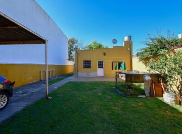 Casa · 140m² · 4 Ambientes · 2 Cocheras · Casa en Venta en Villa Elvira