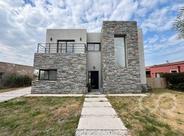 Casa · 200m² · 5 Ambientes · 2 Cocheras · Venta Casa Apto Crédito San Sebastián Área 10
