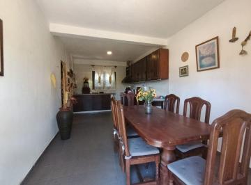 Casa · 109m² · 4 Ambientes · 3 Cocheras · Venta Casa 2 Dorm. y Deposito en Tanti