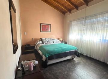 Casa · 215m² · 6 Ambientes · 2 Cocheras · Casa en Venta - 4 Dorm. 3 Baños - Villa Bosch