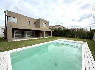 Casa · 207m² · 6 Ambientes · 3 Cocheras · Casa en Venta en Barbarita 6 Ambientes, Muy Luminosa.