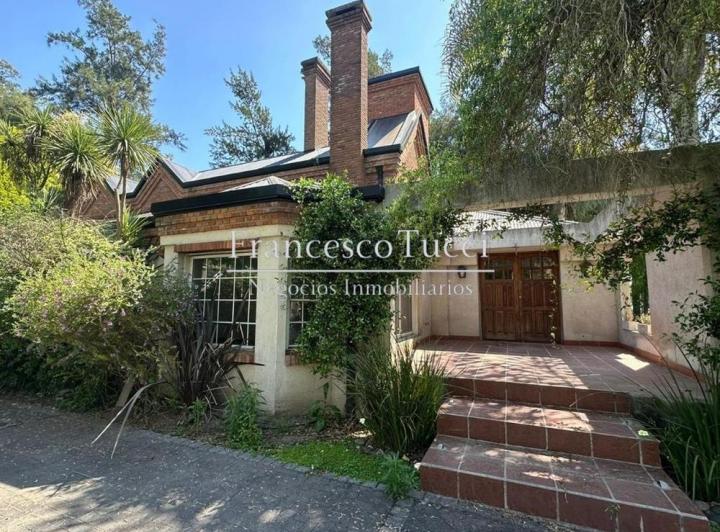 Casa · 370m² · 5 Ambientes · 3 Cocheras