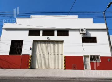 Frente · Deposito en Alquiler en Parque Patricios