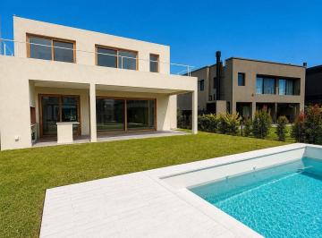 Casa · 256m² · 5 Ambientes · Casa en Venta en Carpinchos, Nordelta, Tigre