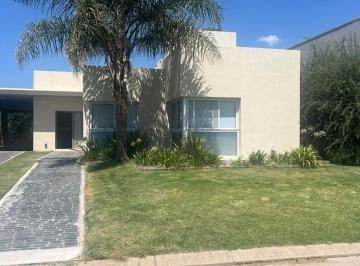 Casa de 5 ambientes, Funes · Se Vende Casa en Barrio San Sebastían, Funes.