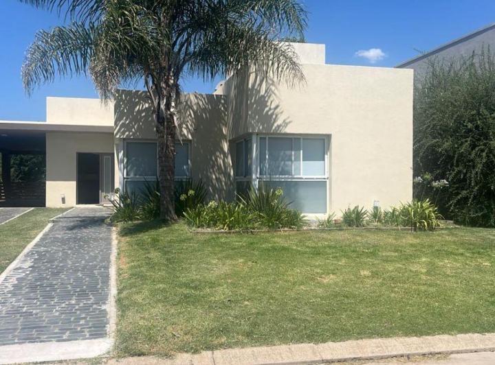 Casa · 150m² · 5 Ambientes · 2 Cocheras