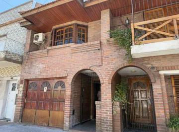 Casa de 3 ambientes, Avellaneda · Impecable Duplex en Venta a m de Av Mitre.