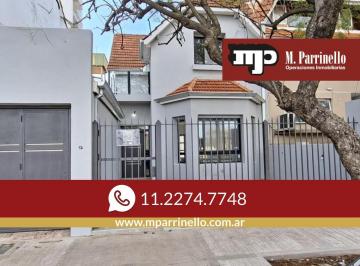 Casa · 143m² · 4 Ambientes · 1 Cochera · Hermosa Casa de 4 Ambientes Reciclada a Nuevo en Florida - Apto Crédito! - en Venta