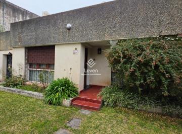 Casa · 160m² · 4 Ambientes · 1 Cochera · Venta Casa Barrio Quinta de Santa Ana 3 Dorm. y Patio