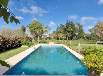 Pileta jardin al bosque · Casa en Venta en Los Castores, Nordelta
