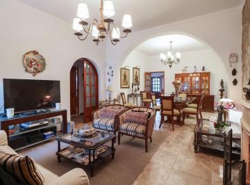 Casa · 297m² · 6 Ambientes · 2 Cocheras · Chalet 6 Amb con Pileta, Jardín y Cochera - Florida