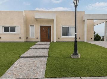 Casa · 122m² · 4 Ambientes · 1 Cochera · Casa en Venta, 3 Ambientes, en Santa Ines, Canning, 3 Dorm. con Fondo a Pulmon Verde
