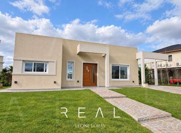 Casa · 122m² · 4 Ambientes · 1 Cochera · Casa en Venta, 3 Ambientes, en Santa Ines, Canning, 3 Dorm. con Fondo a Pulmon Verde