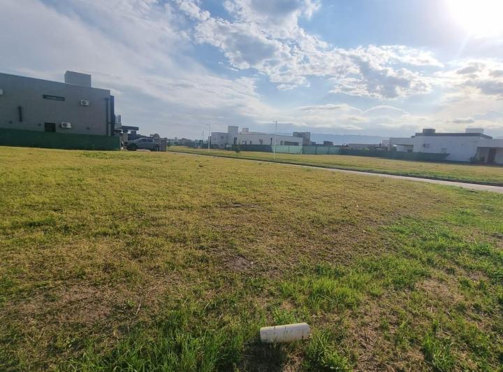 Terreno · 438m²