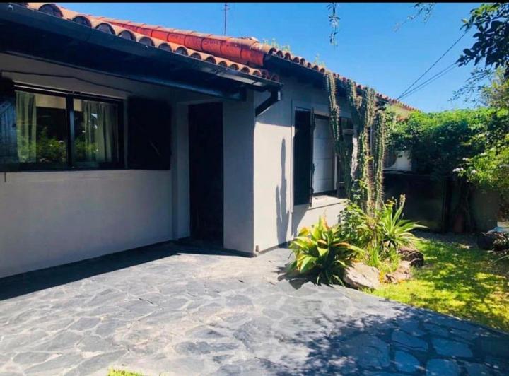 Casa · 500m² · 4 Ambientes · 1 Cochera