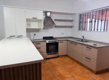 Casa · 180m² · 4 Ambientes · 3 Cocheras · Venta Casa 4 Ambientes Castelar Sur
