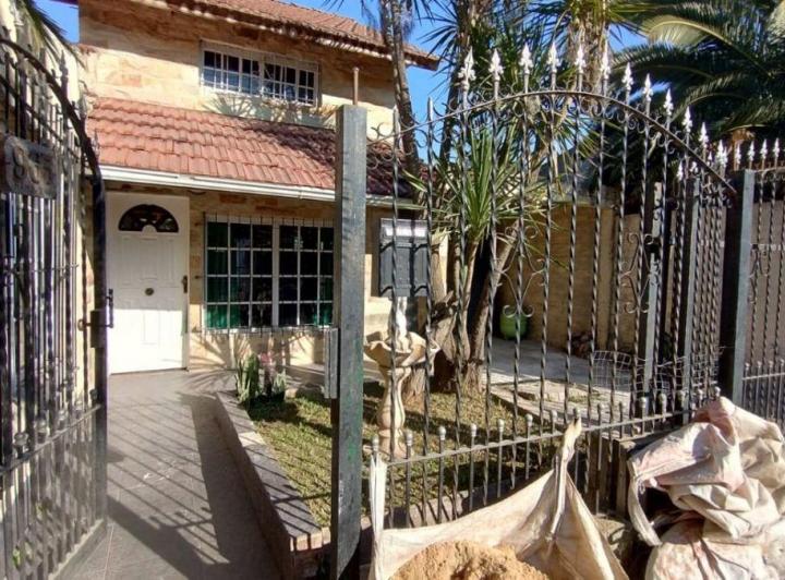Casa · 100m² · 4 Ambientes · 1 Cochera
