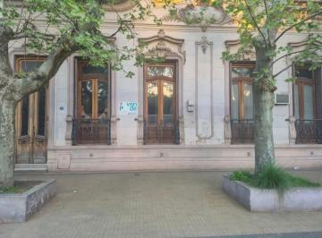 Casa de 6 ambientes, Mercedes · Se Vende Importante Casona Sobre Av Principal