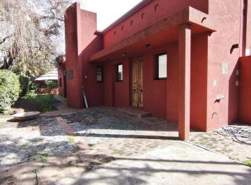 Casa · 220m² · 3 Ambientes · 2 Cocheras · Casa B° El Carmencito