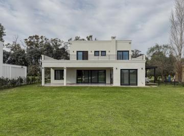 Casa · 150m² · 4 Ambientes · 3 Cocheras · Venta Casa a Estrenar de 4 Ambientes Sobre Lote de 1200 m², Medal Country Club, Pilar.