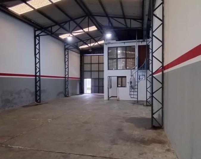 Bodega-Galpón · 423m² · 3 Ambientes