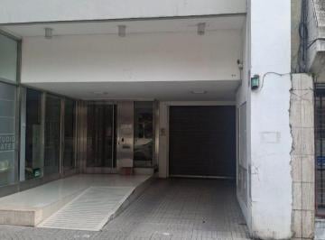Garage · 14m² · Cochera Fija con Portón Eléctrico en Zona Centro