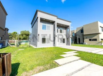 Casa · 177m² · 4 Ambientes · 1 Cochera · Venta Casa 4 Ambientes en Barrio Cerrado Álvarez del Bosque – Moreno