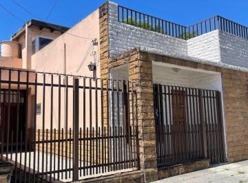 Casa · 150m² · 3 Ambientes · 2 Cocheras · Venta Casa 3 Amb con Cochera Moron Apto Credito