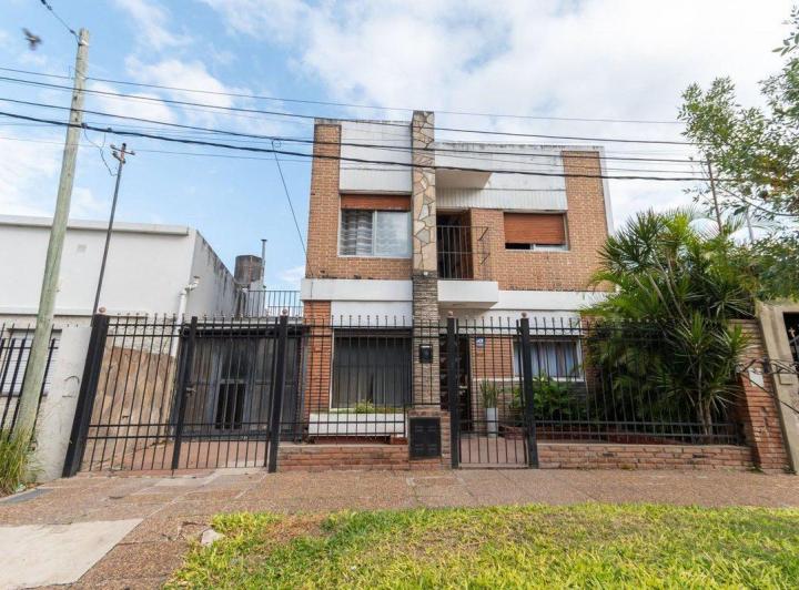 Casa · 210m² · 7 Ambientes · 1 Cochera