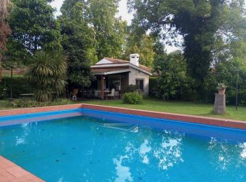 Quinta vacacional · 126m² · 4 Dormitorios · 2 Cocheras · Venta Casa Quinta Multifamiliar 1700 m² Yei Pora