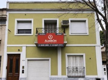 Local comercial · 236m² · Casa de Uso Comercial en Excelente Ubicacion de Lomas de Zamora