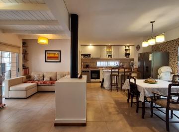 Casa · 130m² · 4 Ambientes · 2 Cocheras · Casa en Manuel Alberti