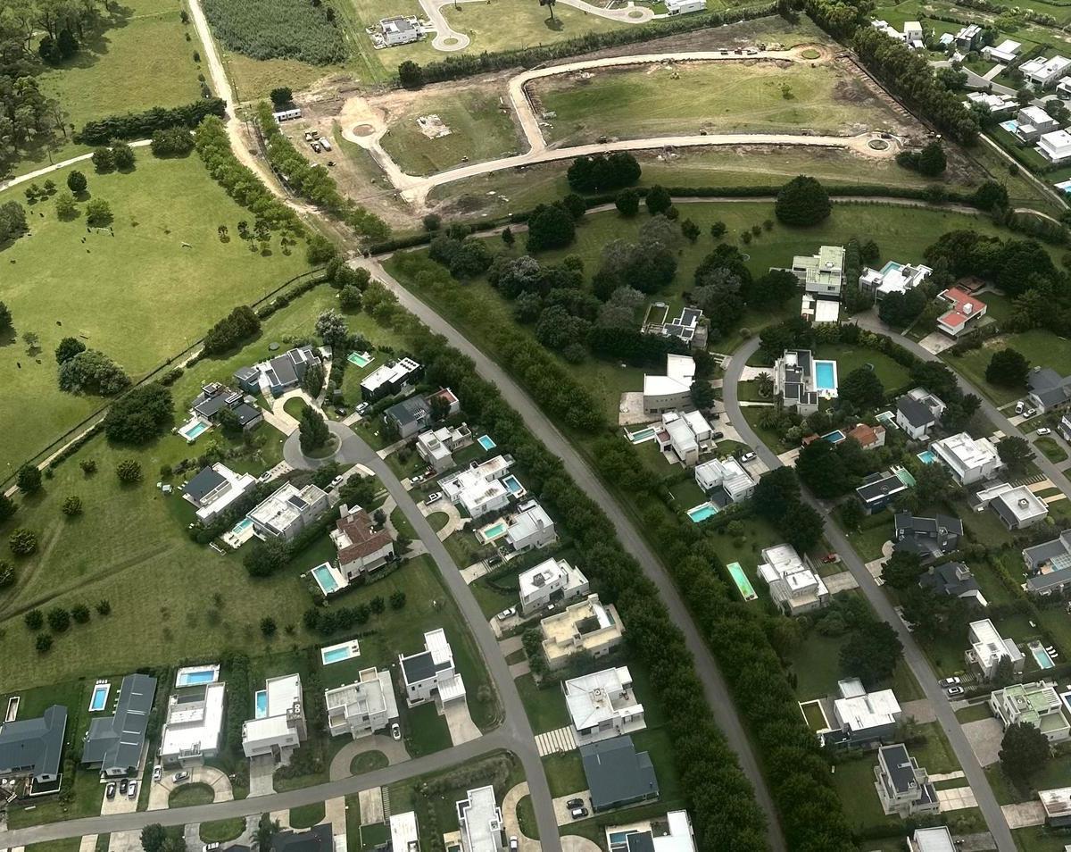 Uno de los lotes más amplios y mejor ubicados del nuevo barrio Los Olivos
