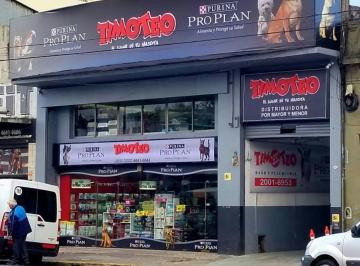 Depósito · 850m² · Excelente Deposito con Local Comercial Gran Vidriera 850 m² Av Riv