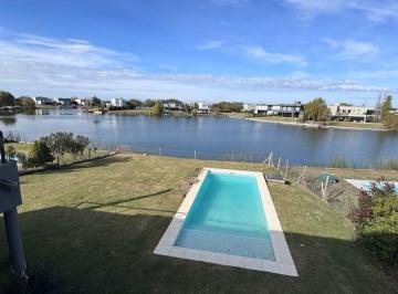 Casa · 235m² · 7 Ambientes · 6 Cocheras · Casa a La Laguna en Alquiler en Barrio Islas | El Cantón | Escobar | 3 Dorm. | Pileta | Terraz