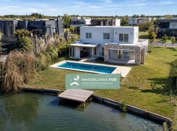 Casa · 270m² · 7 Ambientes · 6 Cocheras · Casa a La Laguna en Alquiler en Barrio Islas El Cantón | 4 Dorm. | Playroom | Escritorio | Coc