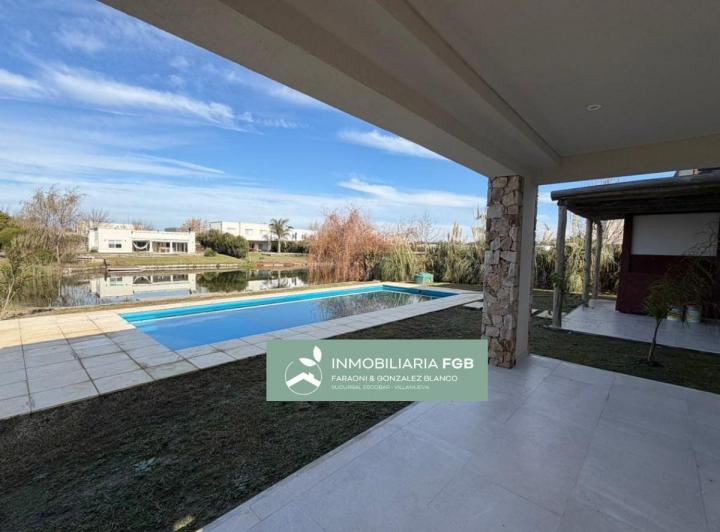 Casa · 270m² · 7 Ambientes · 6 Cocheras