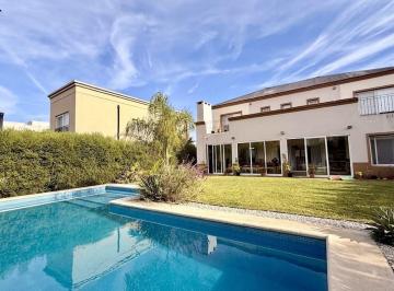 Casa · 276m² · 6 Ambientes · 2 Cocheras · Venta Casa Nuevo Quilmes Barrio Cerrado