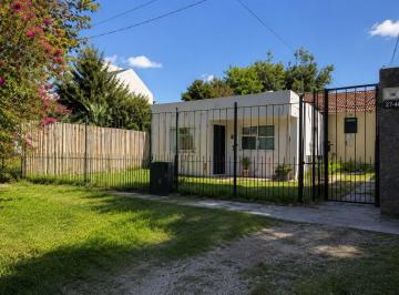 Casa · 100m² · 4 Ambientes · Casa en Venta Gonnet 2 Dorm.