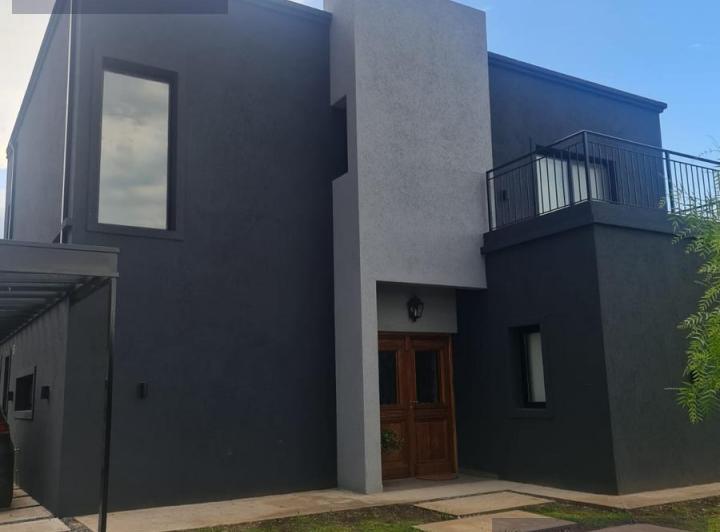 Casa · 200m² · 5 Ambientes