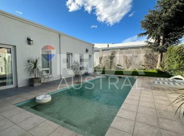 Casa · 300m² · 5 Ambientes · Casa Nivel Gerencial en Rada Tilly