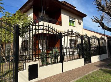 Casa · 162m² · 6 Ambientes · 2 Cocheras · Casa 4 Dorm. Garage Playroom