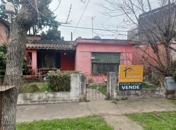 Casa de 3 ambientes, Ituzaingó · Casa de 240 m² Lote Propio en Venta en Villa Udaondo