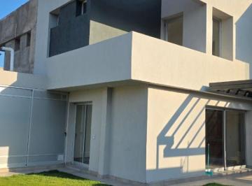 Casa de 6 ambientes, Ciudad de Mendoza · Casa a La Venta en Dalvian