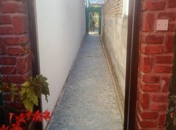 Casa · 250m² · 4 Ambientes · Venta de Casa Interna Tres Dorm.
