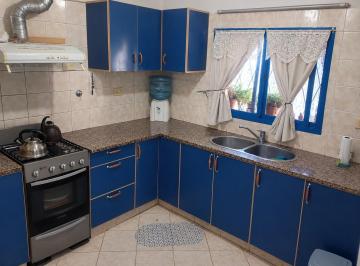 Casa · 250m² · 4 Ambientes · Venta de Casa Interna Tres Dorm.