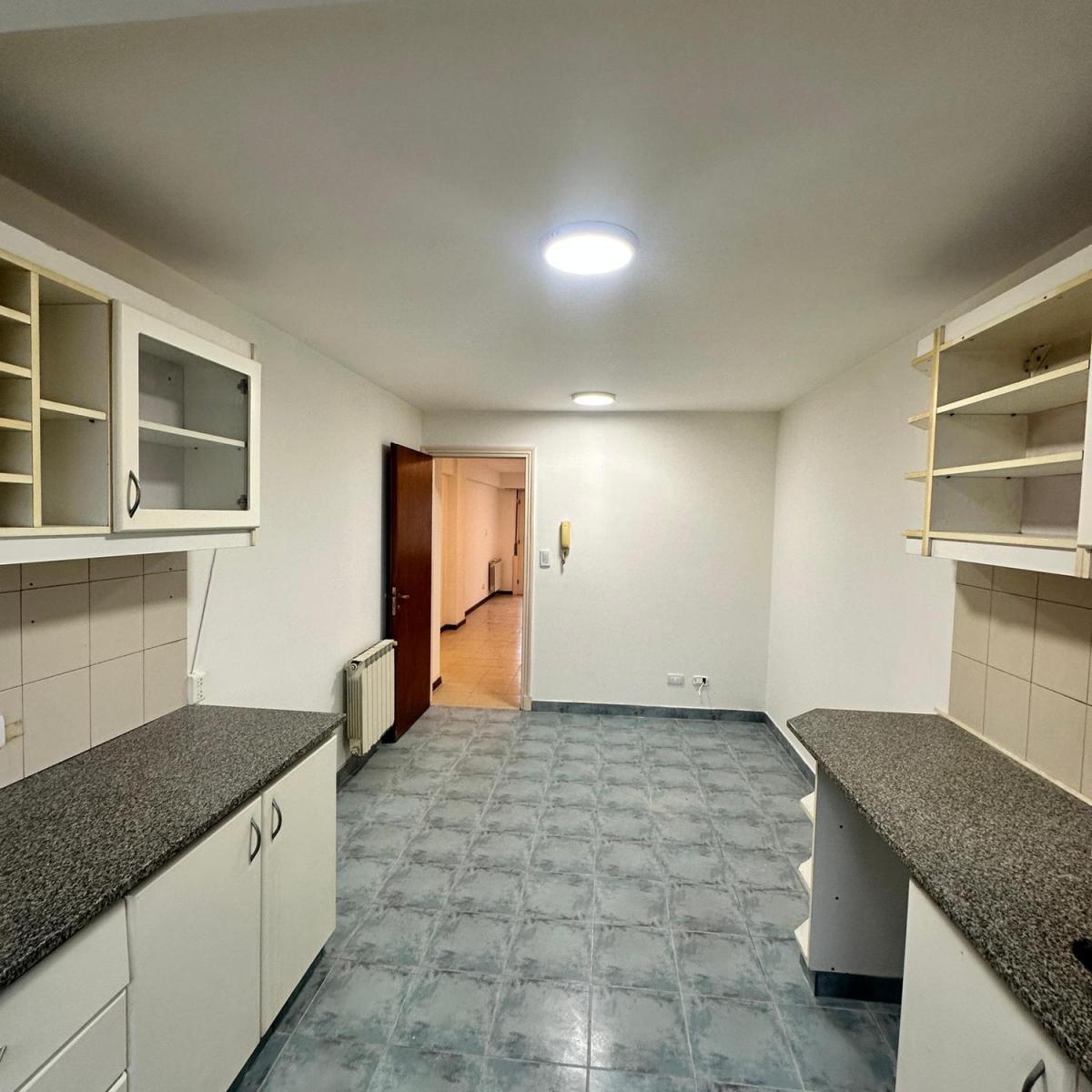 Gran Departamento de 2 ambientes con balcón y baulera – Catamarca 3022