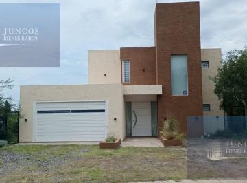 Casa · 152m² · 7 Ambientes · 2 Cocheras · Casa - Unquillo