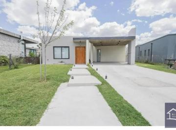 Casa · 190m² · 5 Ambientes · 2 Cocheras · Casa en Pilar del Este