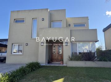 Casa · 176m² · 5 Ambientes · 4 Cocheras · Venta - Casa en Barrio Privado Los Arces - Pilar